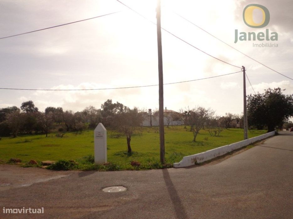 Terreno perto de Vilamoura - Excelentes acessos e com infraestruturas.