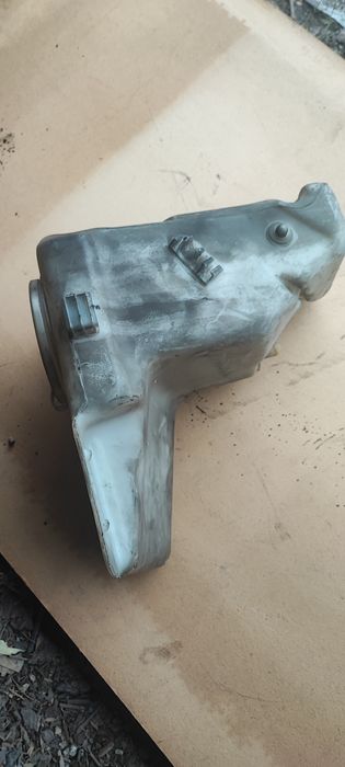 Depósito / vaso água limpa vidros frente Mercedes Classe C (202)