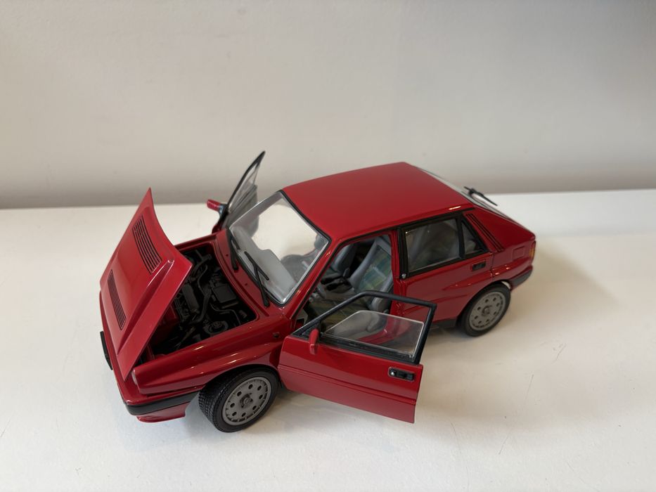 Model Lancia Delta HF Integrale 1:18 SunStar (norev kyosho autoart)
