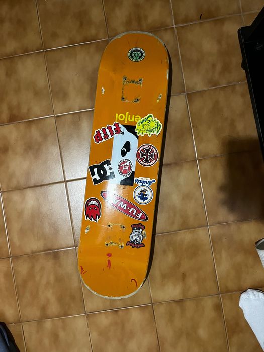 1 skate inteiro+ 1 deck e 4 rodinhas