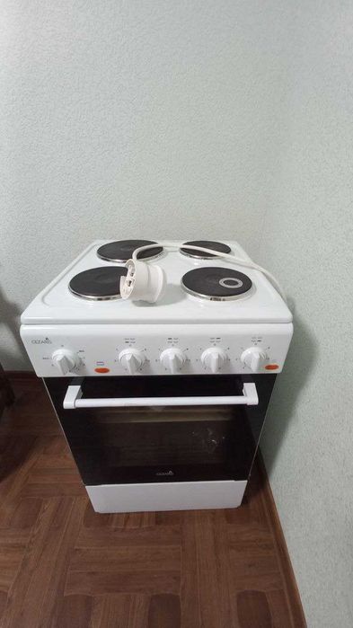 Продам електроплиту Cesaris
