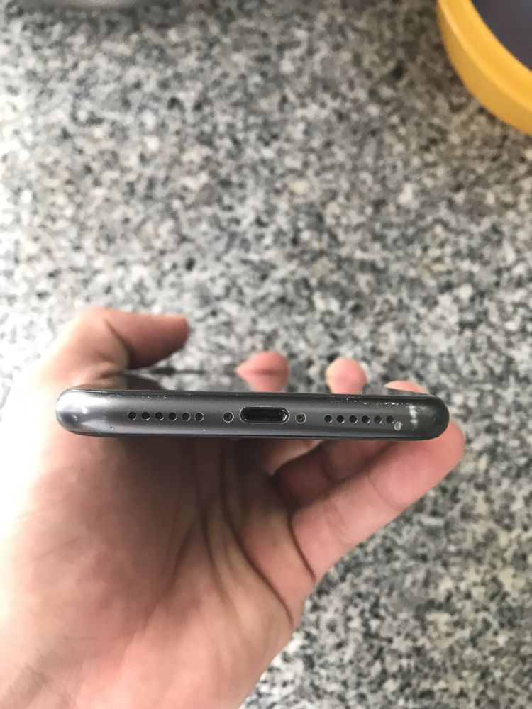 iPhone 11 - 64gb