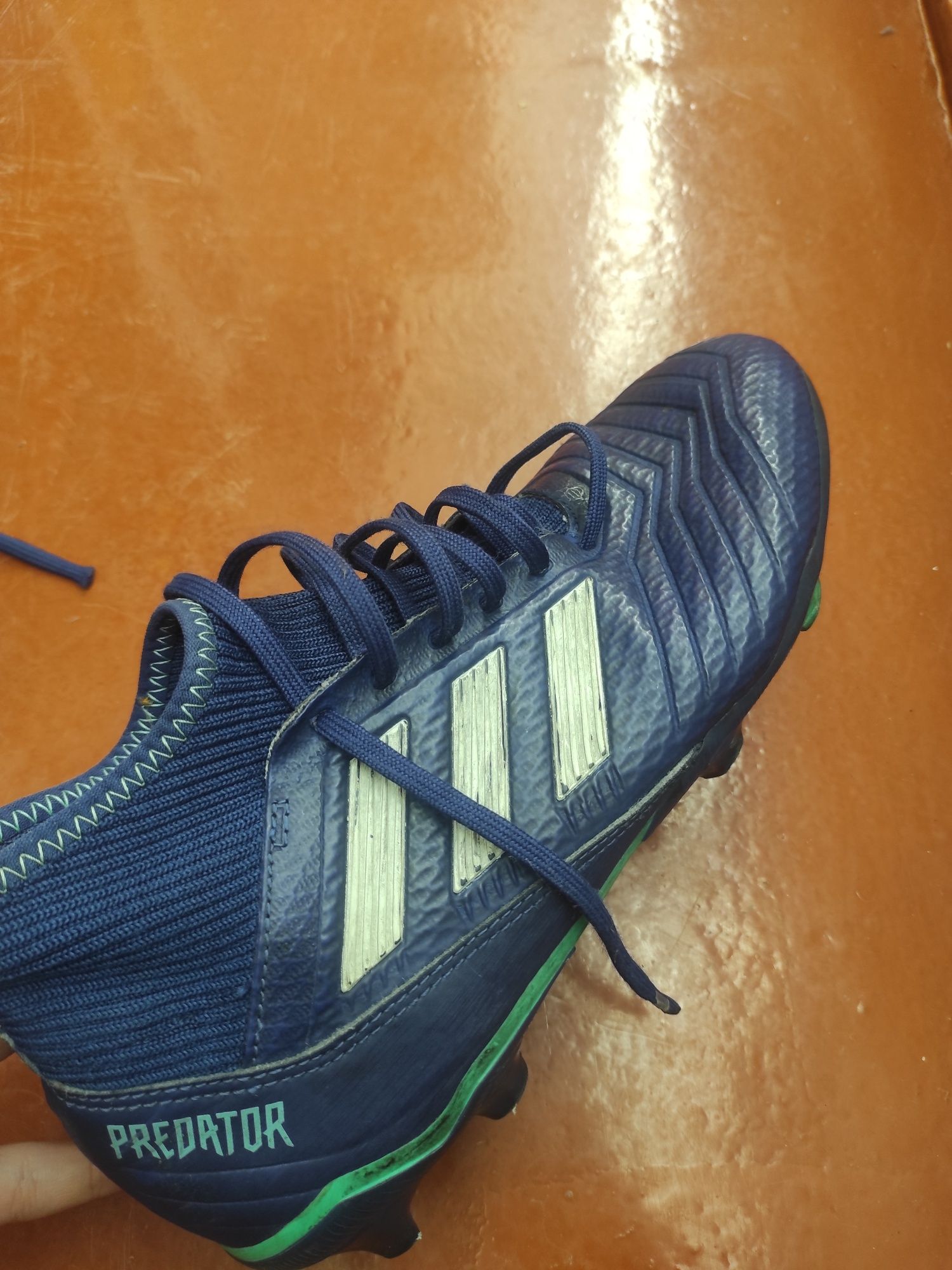 Продам футбольні кросівки Adidas predator