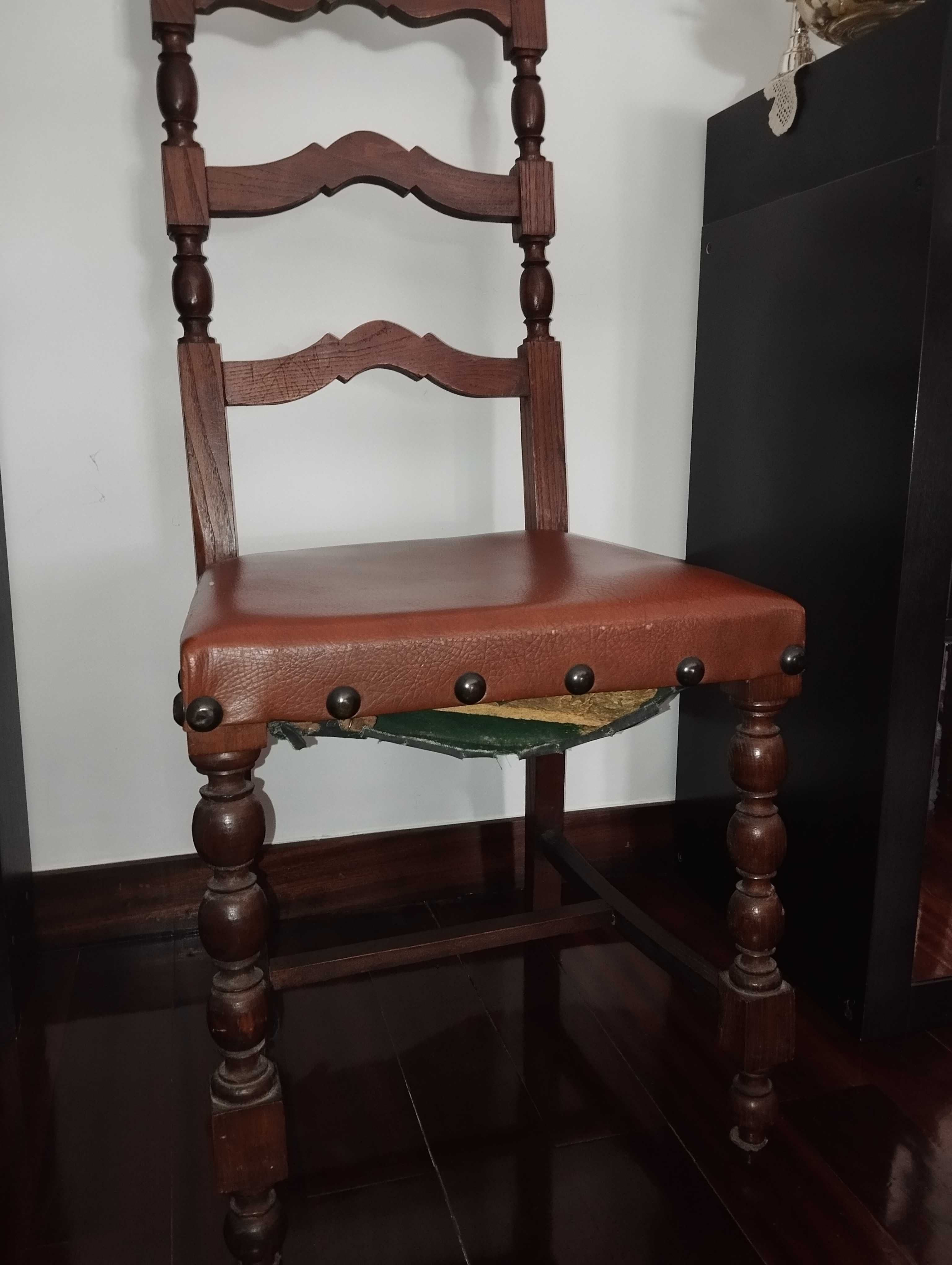 Móveis antigos. Conjunto mesa + 6 cadeiras