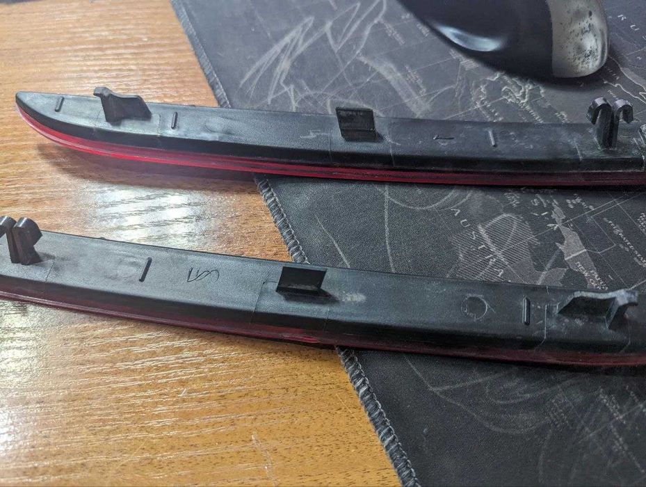 Отражатели задние Ford Explorer 16-19 FB5Z15A449D FB5Z15A449C