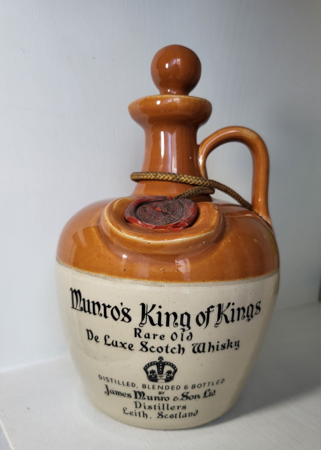 Antiga e rara garrafa Munro's King of Kings - Rare Old De Luxe Scotch