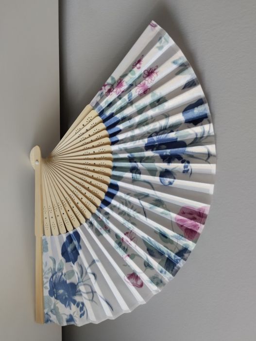 Nowy wachlarz japoński z drewnianym trzonkiem