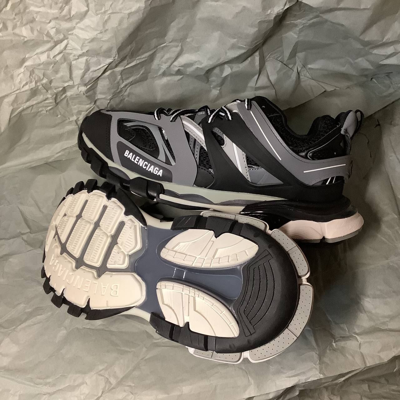 [НА РУКАХ] Balenciaga track 1 Black/gray