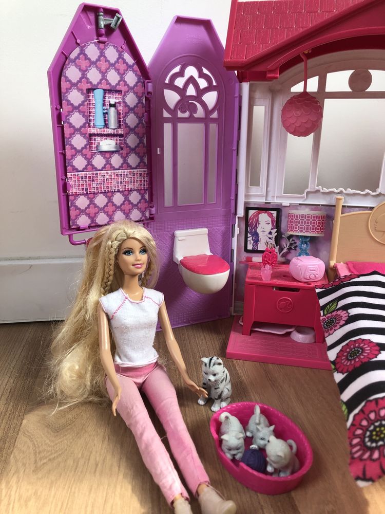Domek Barbie Mattel + lalka + akcesoria (dużo!) + pieski