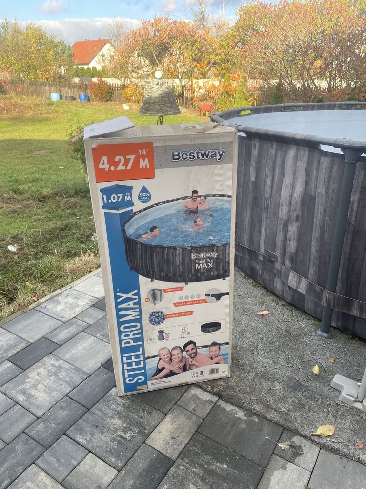 Basen 427cm X 107 cm