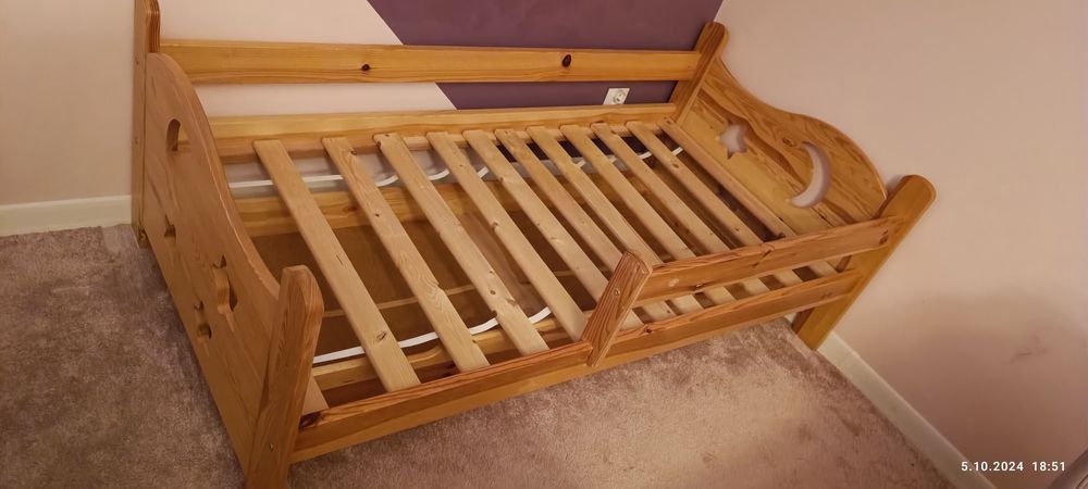 Łóżko dziecięce drewniane z barierką 80x160
