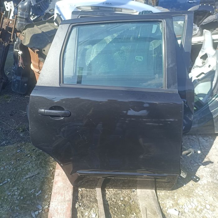 Двері праві Нісан ноте  Nissan note