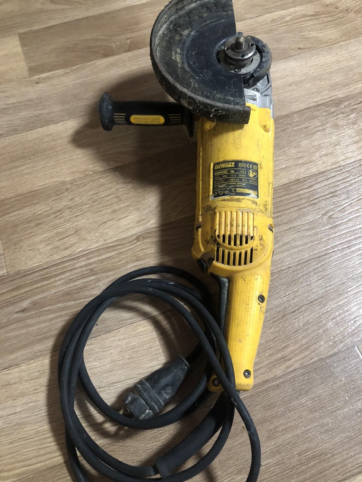 Болгарка DeWalt D28432C