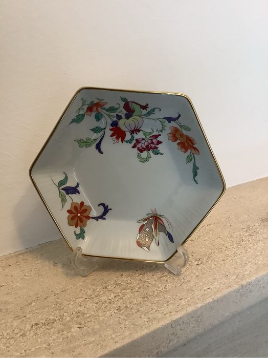 Prato da Vista Alegre. Como novo. Faz parte de coleção Samatra com outras peças com mesmo desenho.