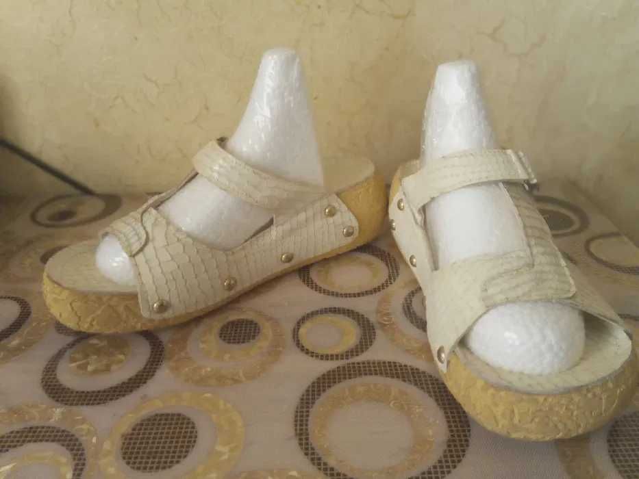 Шлепанцы из натуральной кожи