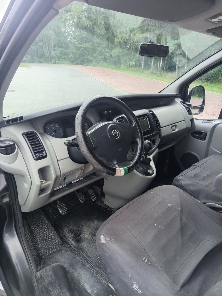 Sprzedam opel Vivaro 3 osoby 2.5 CDTI 150 km   2008r.