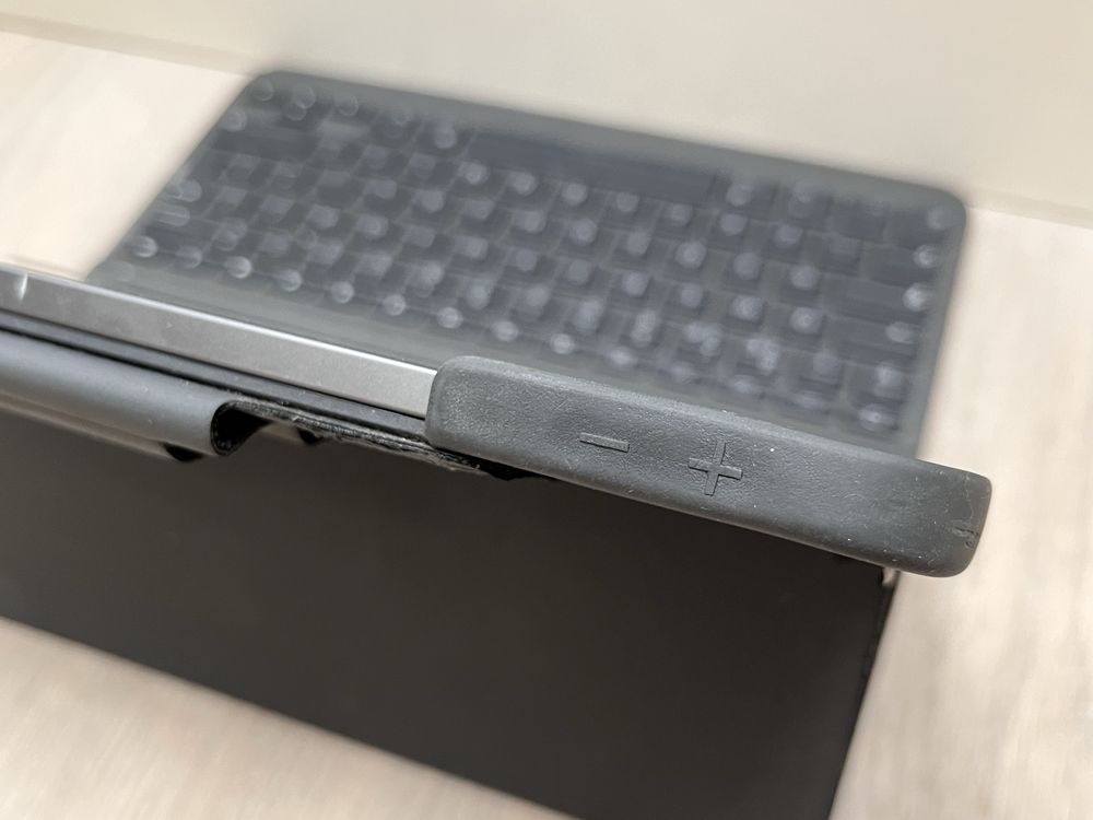 iPad Pro 4 generacji 12,9 cali z podświetlaną klawiaturą zestaw