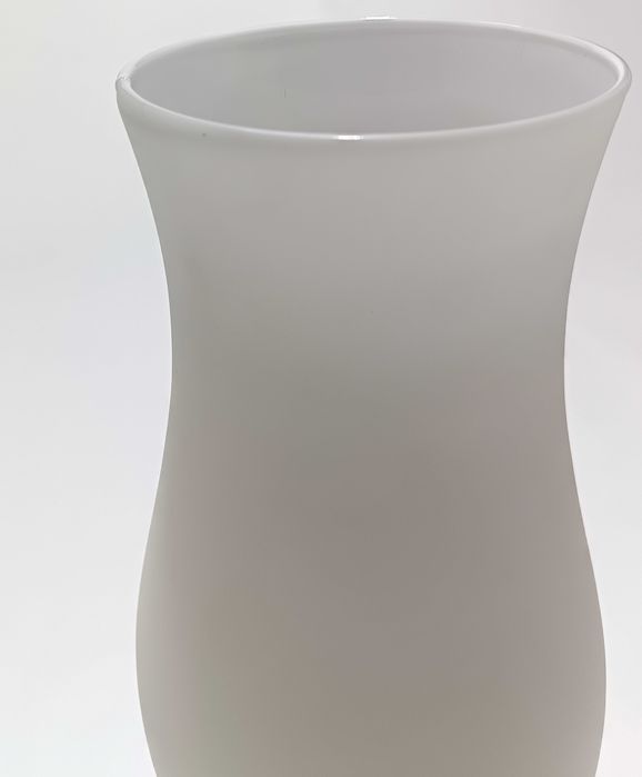 Candeeiro de mesa branco em vidro