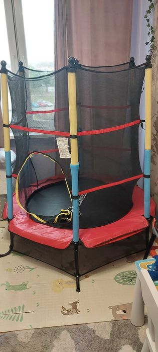 Trampolina dla dzieci z siatką. Średnica 140 cm. Do domu i na ogrod