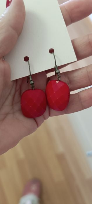 Brincos vermelhos