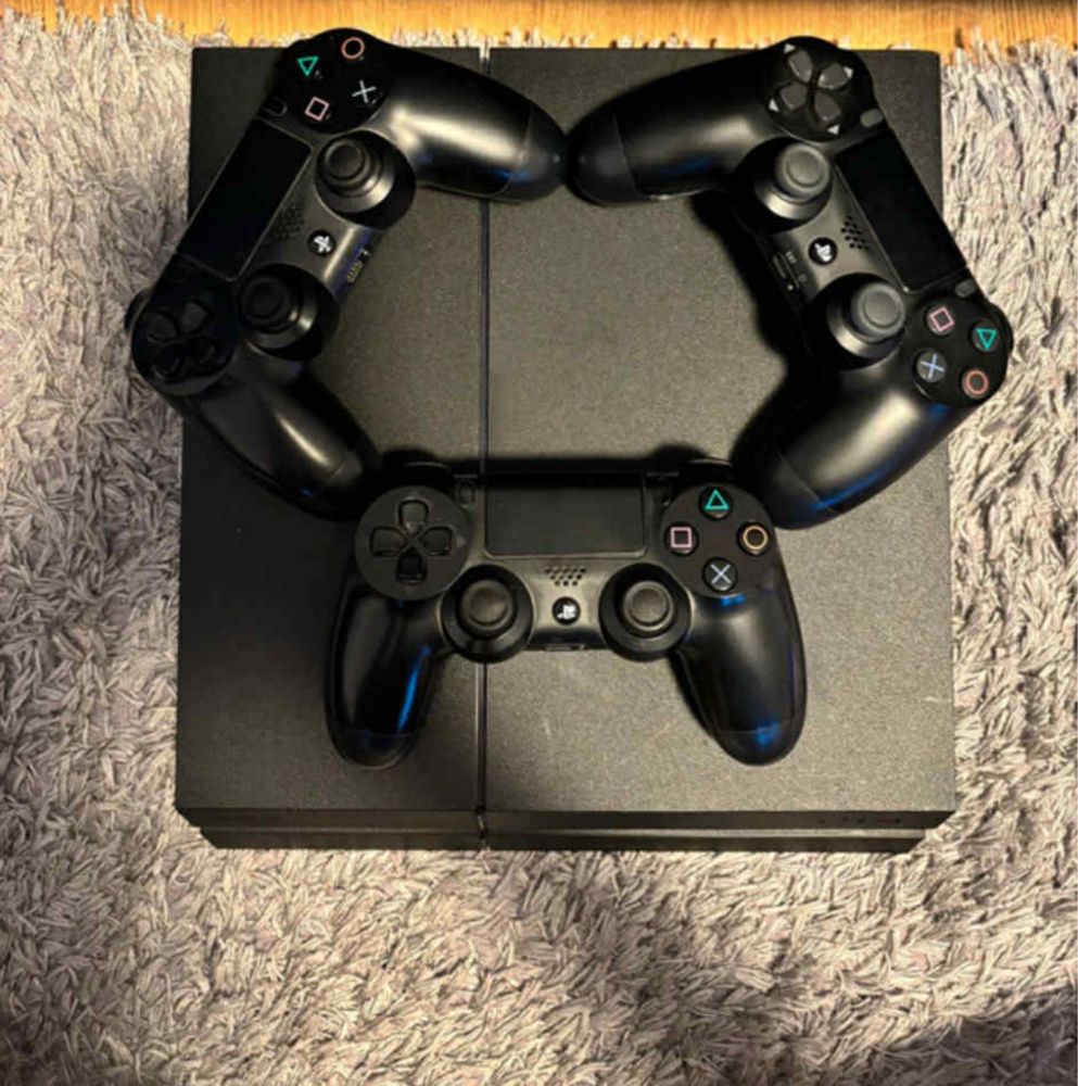 Konsola PS4 w bardzo dobrym stanie – gotowa do gry!