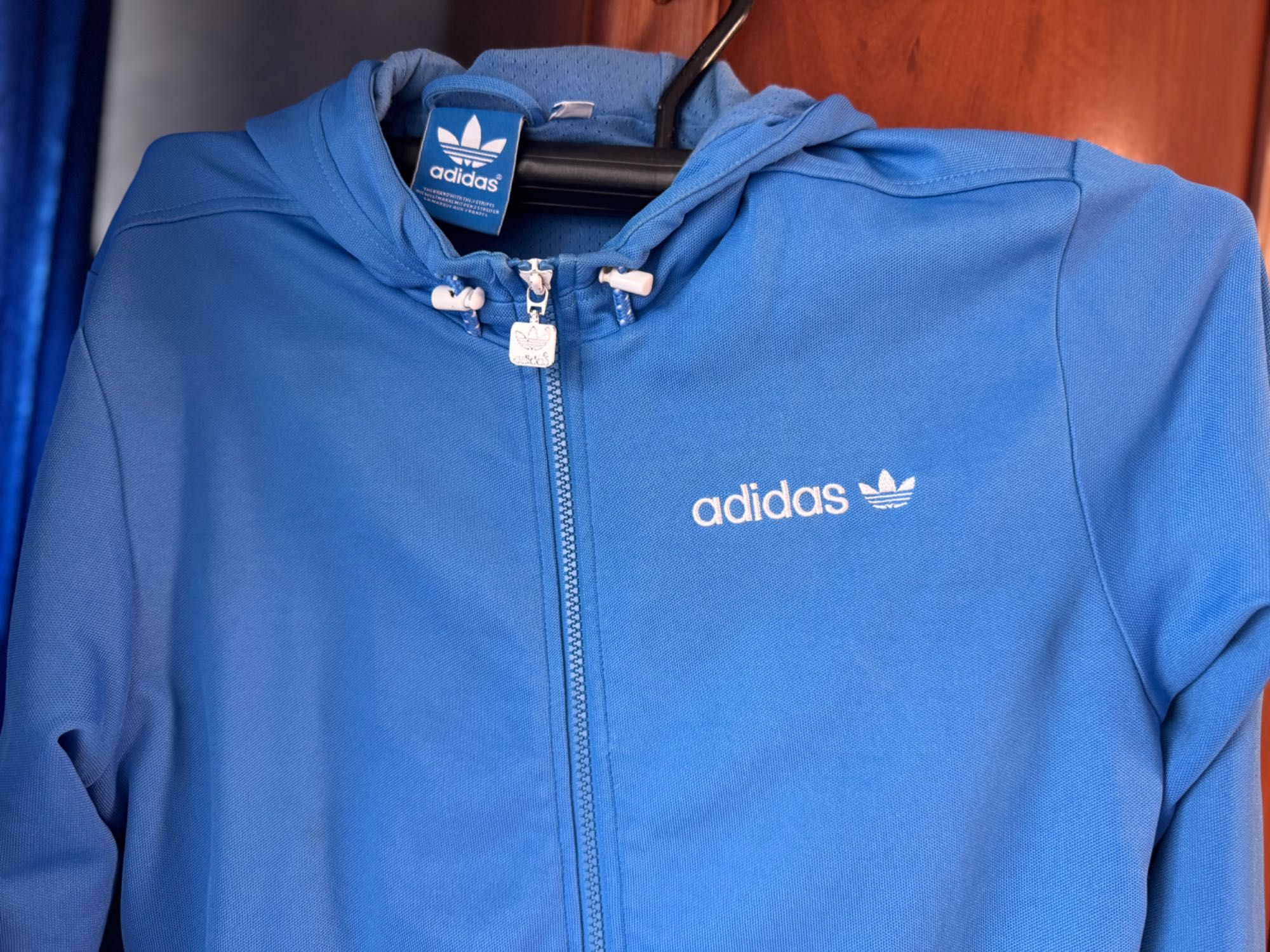 Вінтажна утеплена олімпійка зіпка бомбер adidas - sky blue