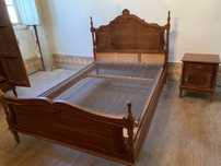 Conjunto de moveis de quarto antigos em bom estado.