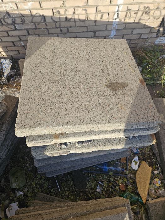 Бетоні плити, армовані 100*100*9, близько 120 штук