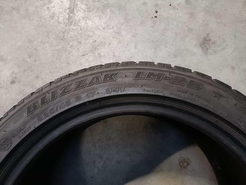 Opona zimowa Bridgestone Blizzak LM-25 RUN FLAT 225/55R17 94V