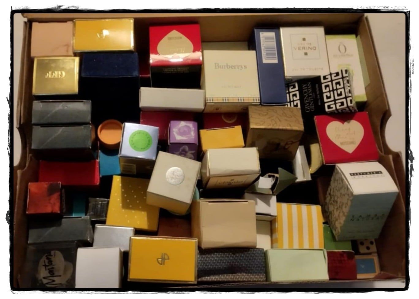 Lote com 44 perfumes miniatura originais