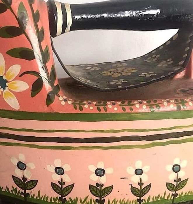 Ferro de engomar antigo pintado à mão