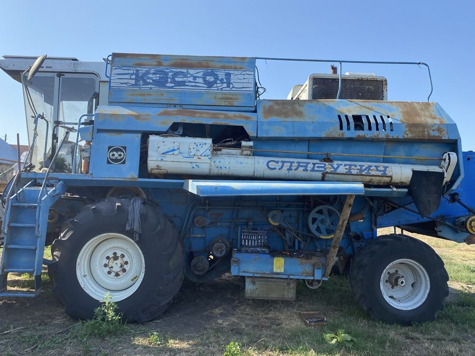 Комбайн Славутич КЗС-9-1