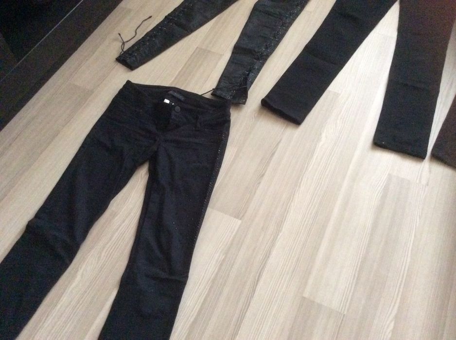 Продаются джинсы черного цвета  для девочки
