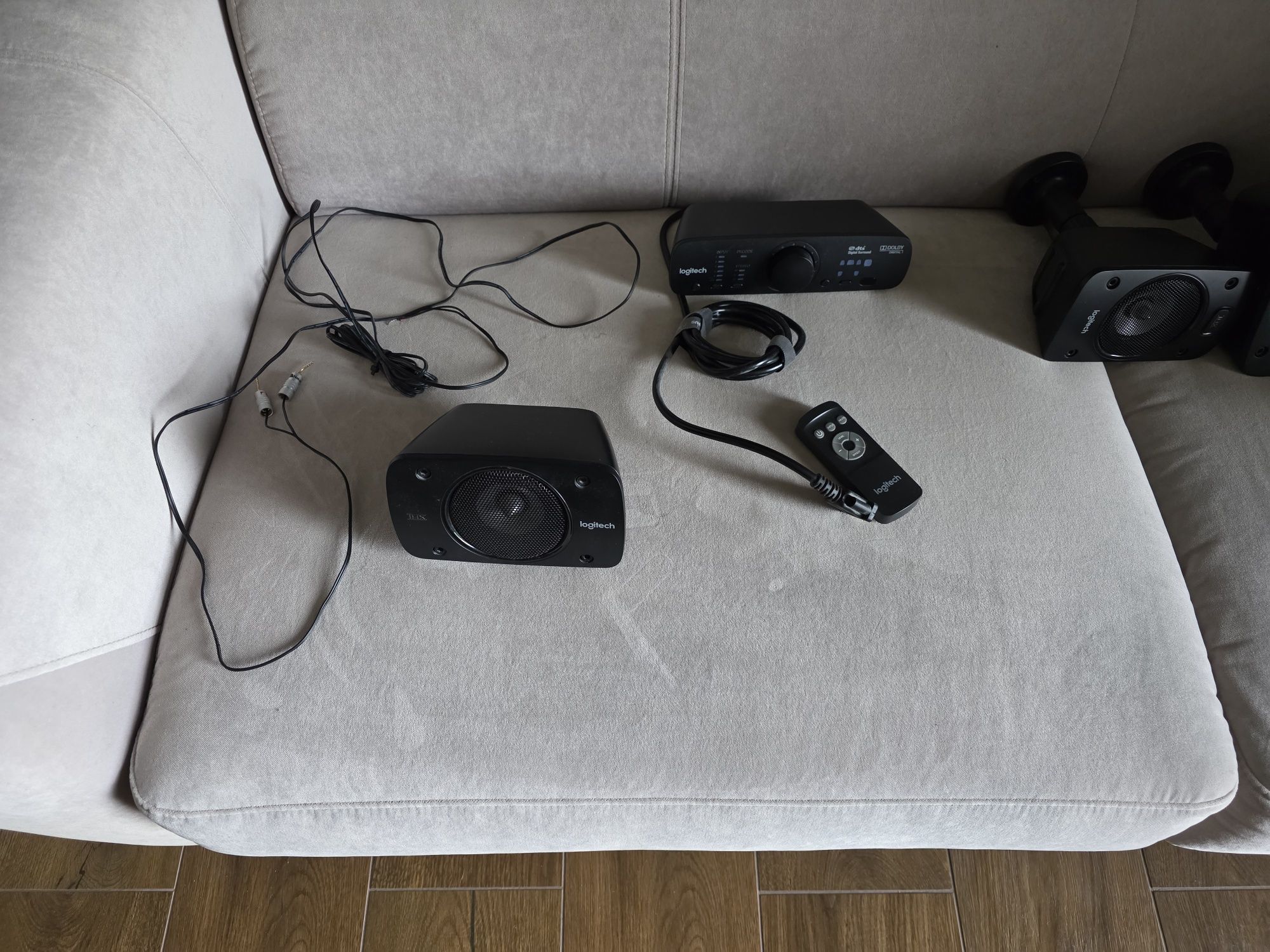 Sprzedam Zestaw głośników Z906 Logitech.