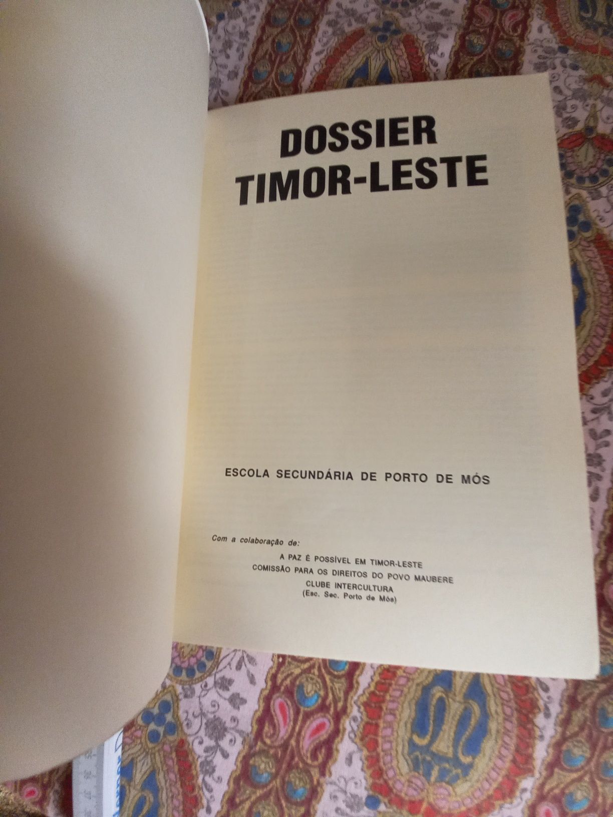 Livro da Escola de Porto de Mós sobre Timor