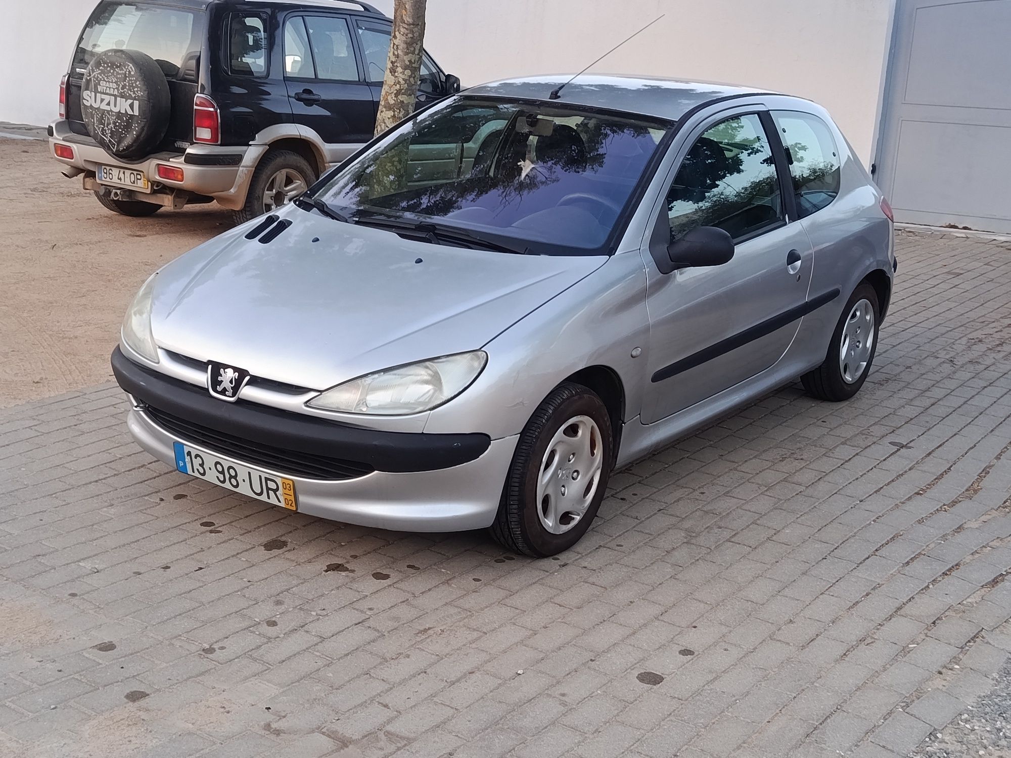 Vendo ou troco Peugeot 206 1.4 HDi 2 lugares com AC 2003-03 bom estado