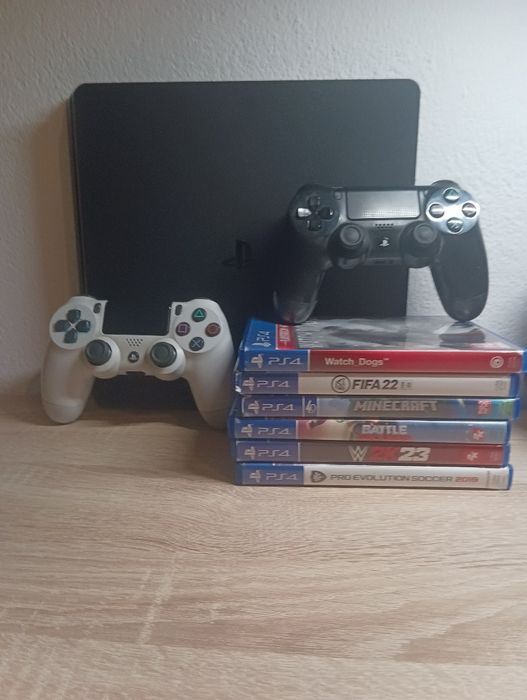 PlayStation Ps4 slim + 8 jogos + 1 comando