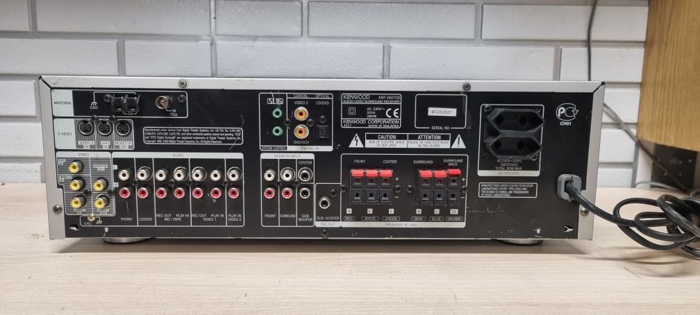 Amplituner KENWOOD krf-v6070D.