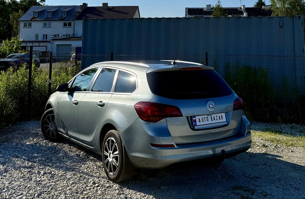 Opel Astra J 1.7 CDTI * 2011 * Klima * Hak * El.Szyby * Zadbany