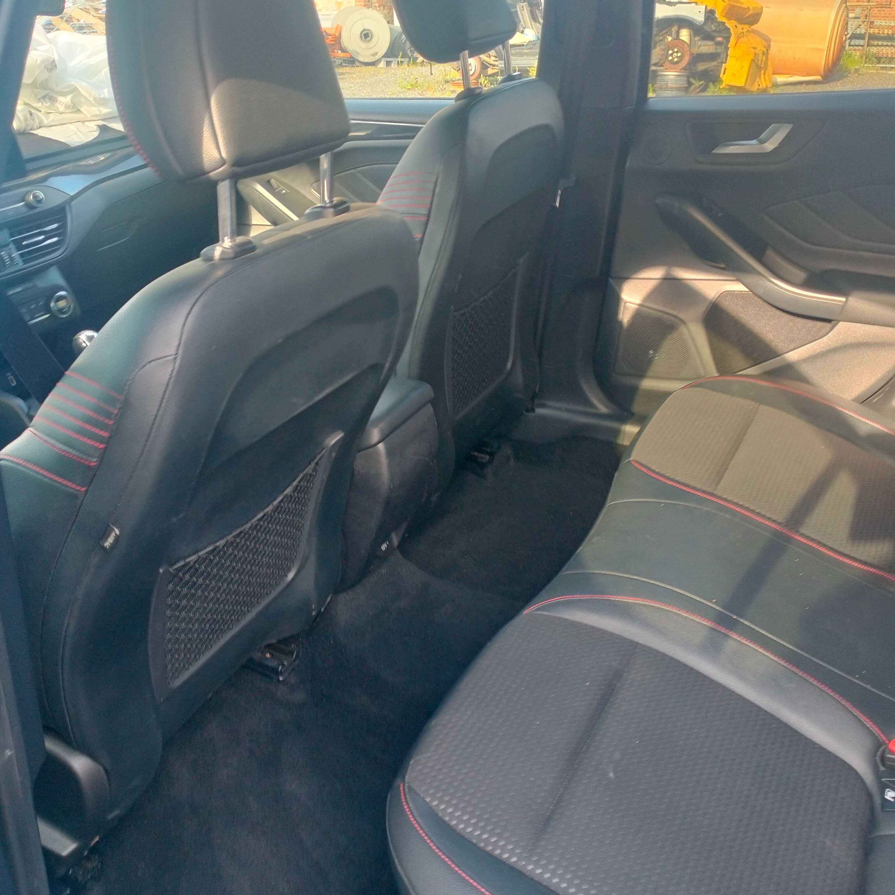 fotele kanapa tapicerki ford focus mk4 st line grzane czerwona nić
