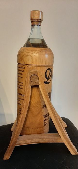 Stojak na alkohol dębowy z 2011 r.