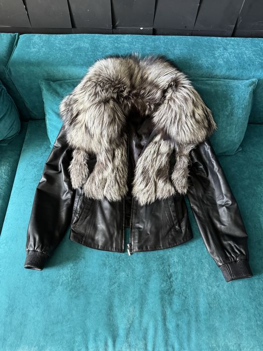 Шкіряна куртка з натуральним хутром песця, розмір L