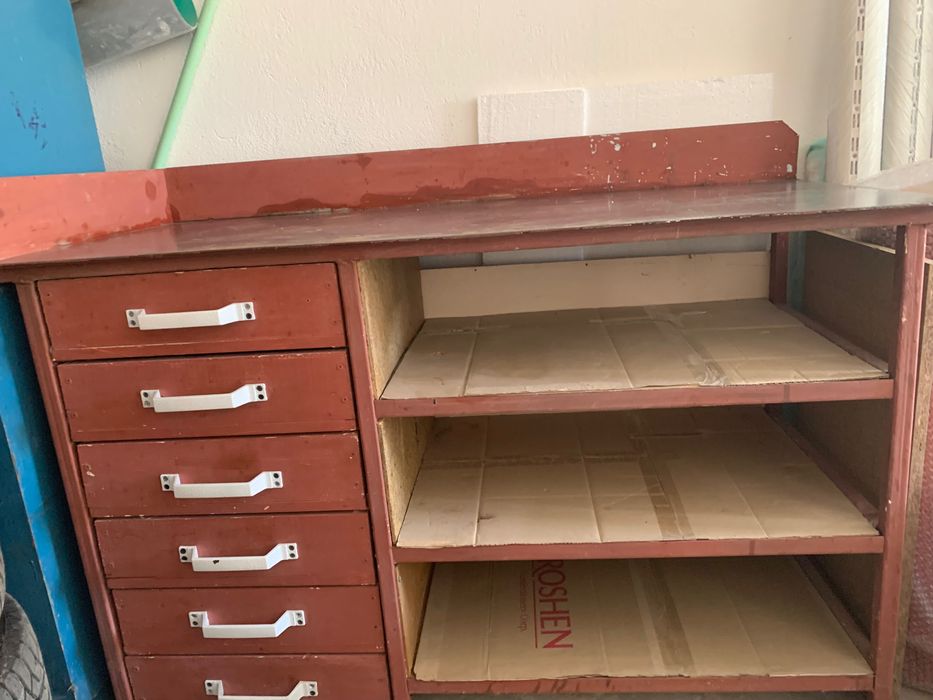 Продам  слесарный  стол