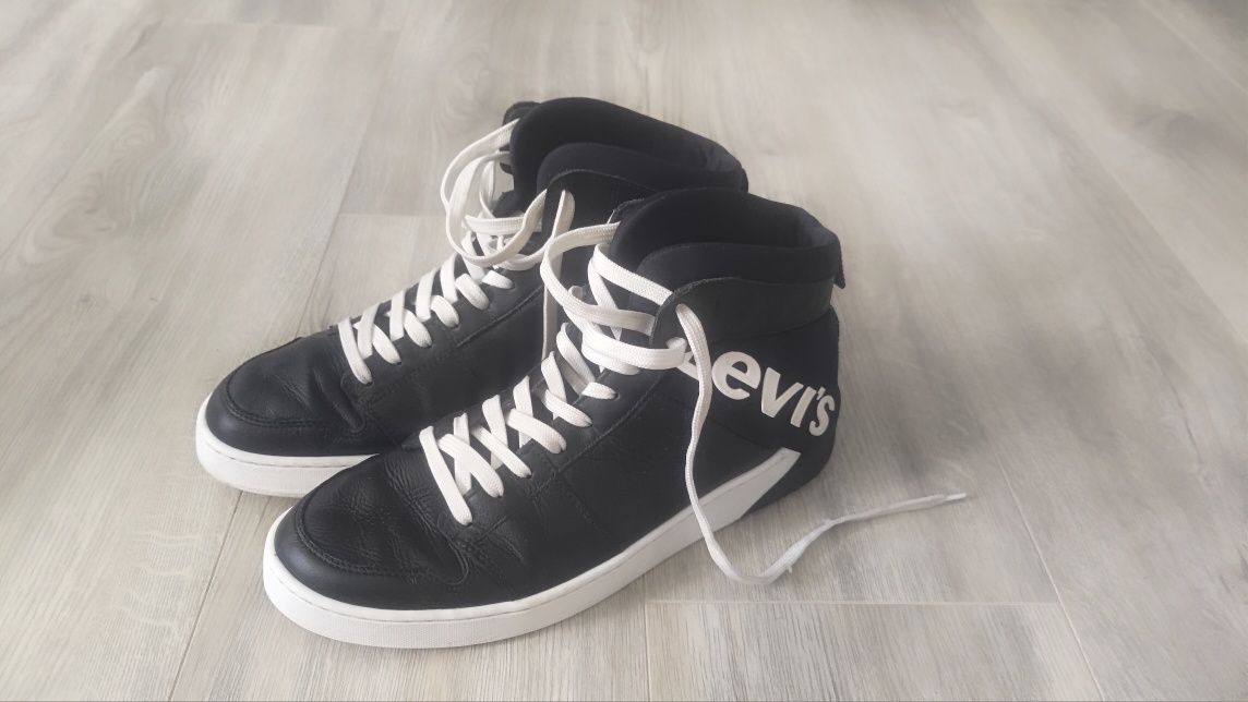 Buty Levi's Sneakersy Levis czarne rozmiar 41 Bardzo Mało Używane