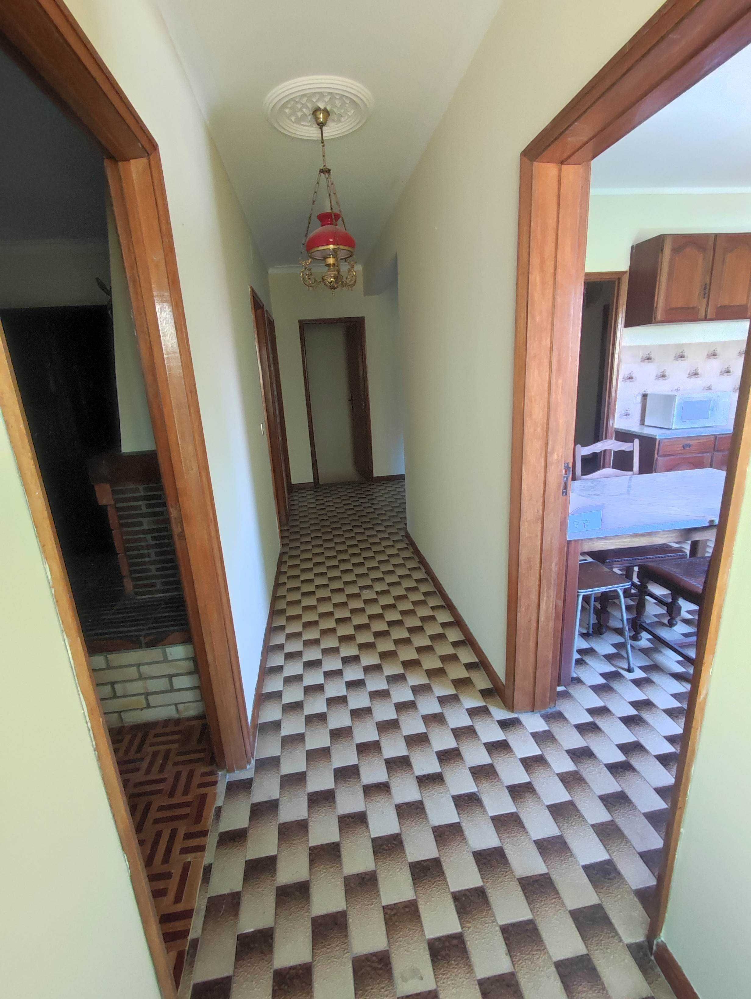Arrenda-se andar de moradia T3