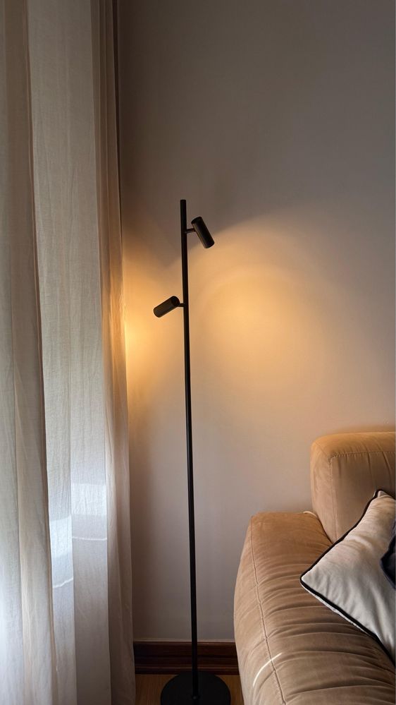 Candeeiro de Pé Com LED Integrado