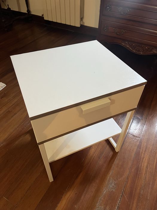 Mesa de cabeceira