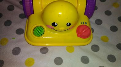 Fisher price spiewajacy odkurzacz czyscik pchacz