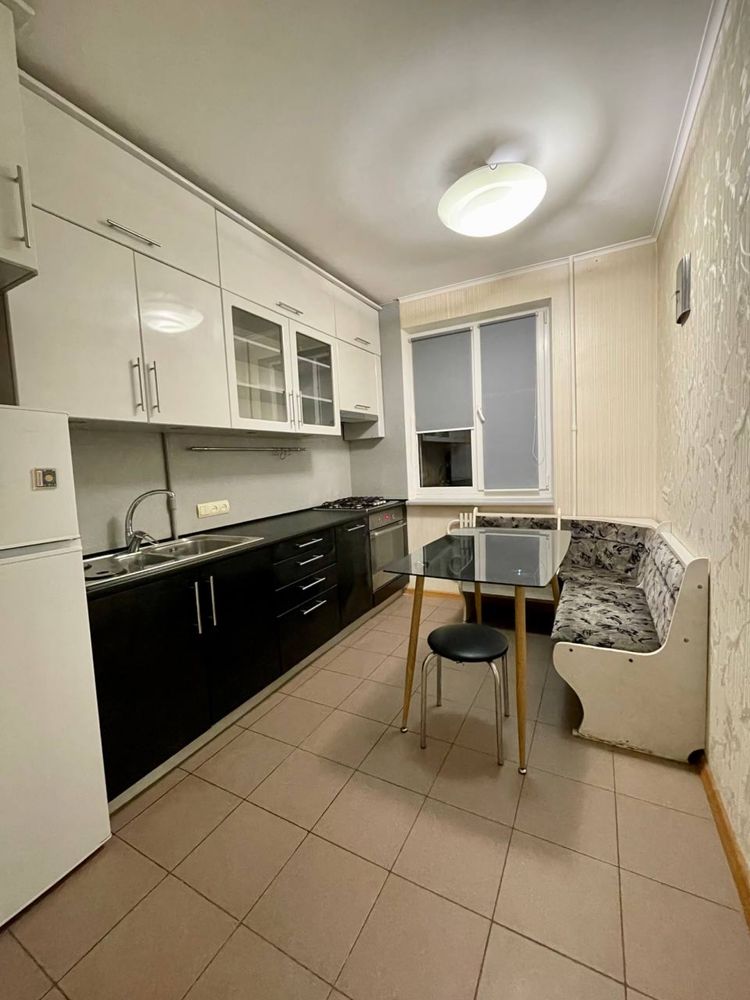 Продам 3 комнатную квартиру , метро Киевская