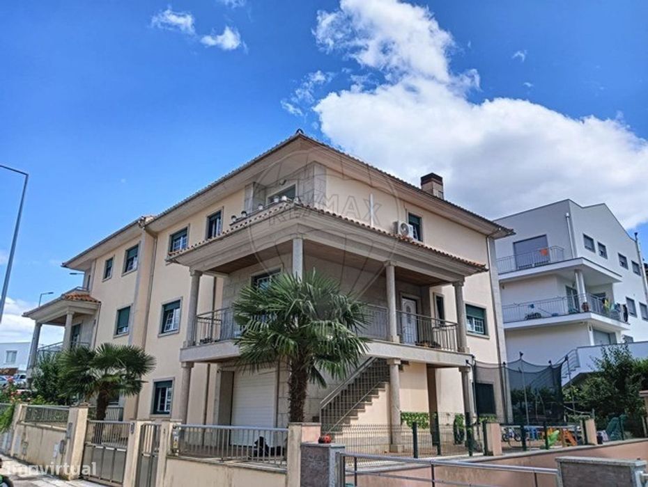 Moradia T4 para venda